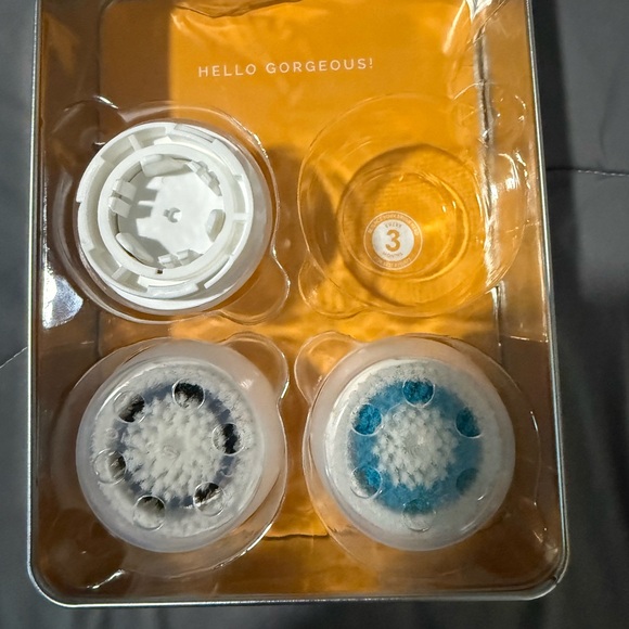 Clarisonic Other - Clarisonic White and Blue Brush Heads Set